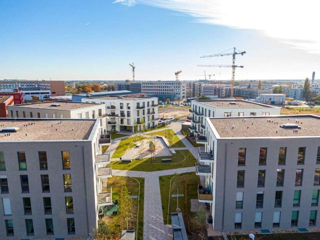 Aufzug, Balkon & Fußbodenheizung: 3 Zimmer Wohnung in Schönefeld