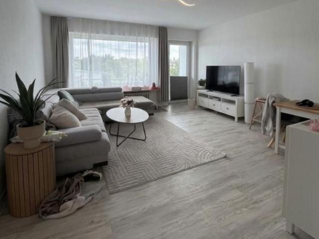 Aufzug, Kellerraum, Balkon, Vollbad, Einbauküche, Garage möglich