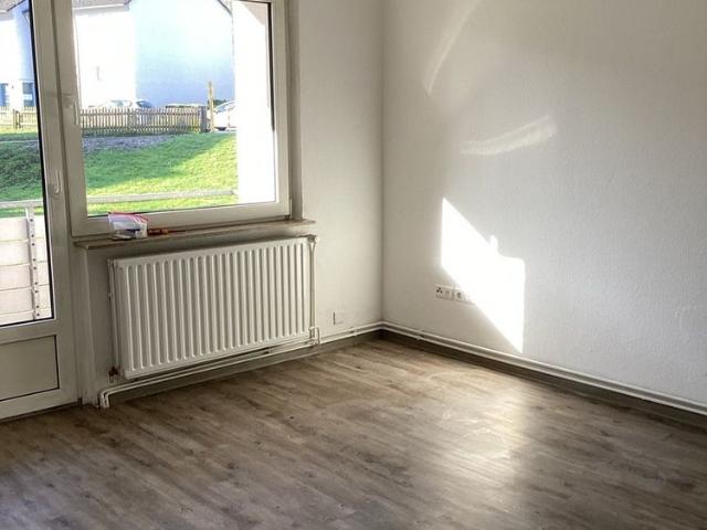 Auf gute Nachbarschaft: großzügige 2 Zimmer Wohnung
