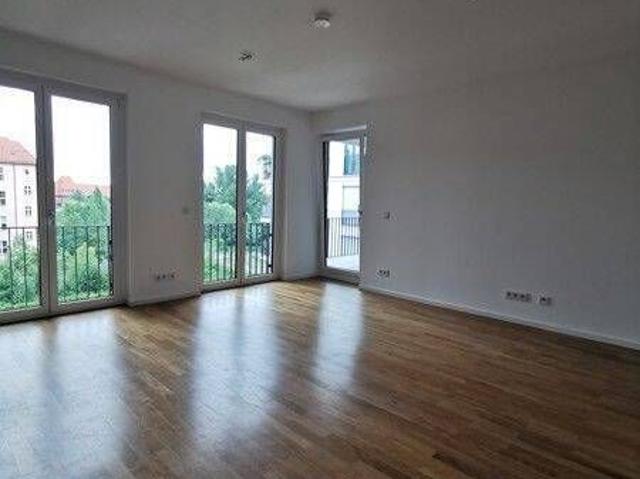 Auf gute Nachbarschaft: praktische 4 Zimmer Wohnung