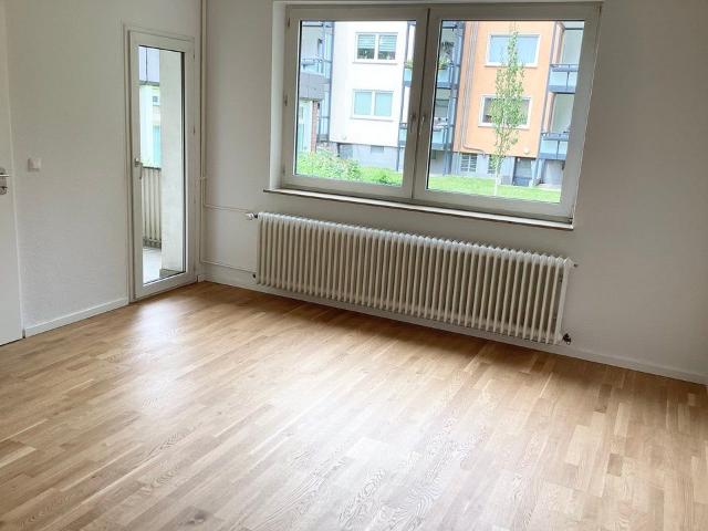 Auf gute Nachbarschaft schicke 2 Zimmer Wohnung mit Balkon