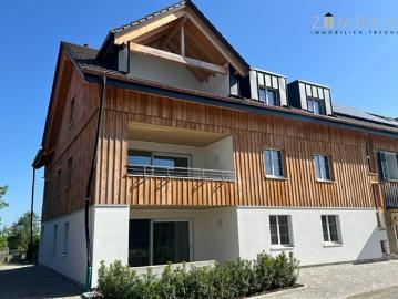 Auf dem Land, im neuen Dreifamilienhaus mit Lift