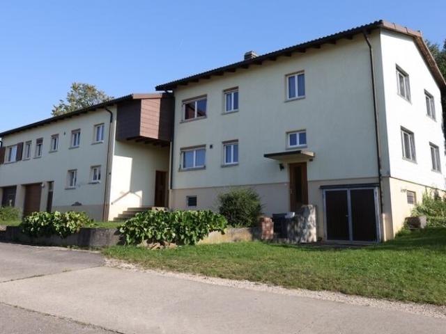 Auf den Höhen von Porrentruy steht ein 12 Zimmer Anwesen zum Verkauf