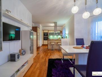 Auf der Suche nach Ihrem Zuhause? Optimal aufgeteiltes Bungalow mit Wohnkeller und inkl. Pool in ausgezeichneter Lage