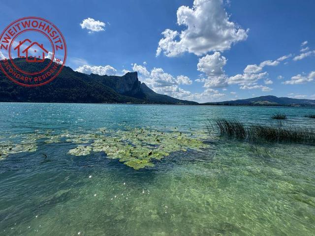 Auf der Sonnenseite des Mondsees!Einmalige Seeliegenschaft in Alleinlage mit eigenem Seegrund