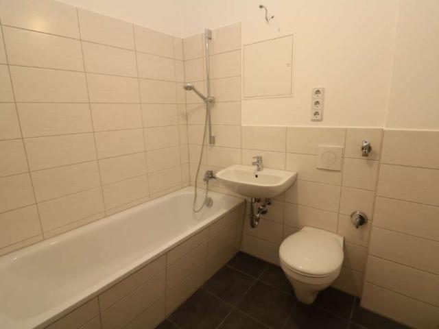 Auf die Plätze…fertig…mieten! 3 RW mit Wanne & Balkon.
