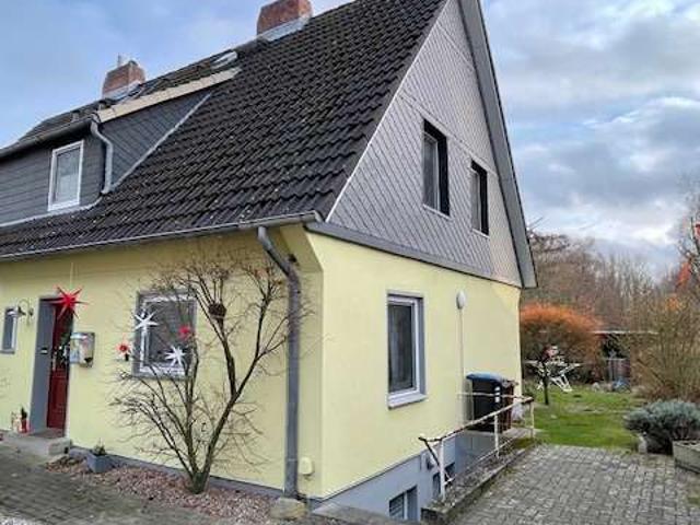 Auf Erbpachtgrundstück! Modernisierte DHH im DG ca. 40 qm Reserve