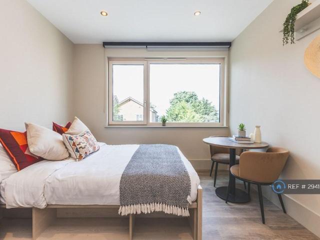 Augustus Road, London, SW19 1 bed in a flat share to rent £1,474 pcm £340 pw