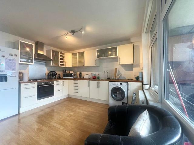 Augustus Road, Southfields SW19, 2 bed flat to rent, £2,200 pcm | PrimeLocation