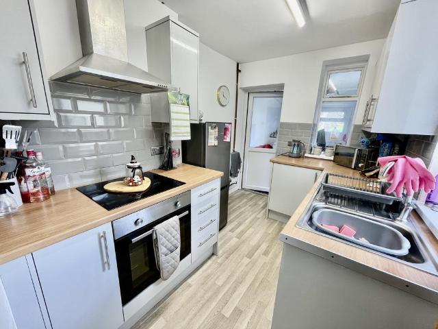 Augustus Street, Pontypridd CF37 2 bed house to rent £875 pcm £202 pw
