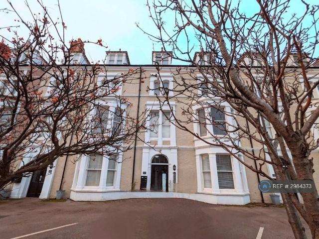 Augusta St, Llandudno, LL30 2 bed flat to rent £795 pcm £183 pw