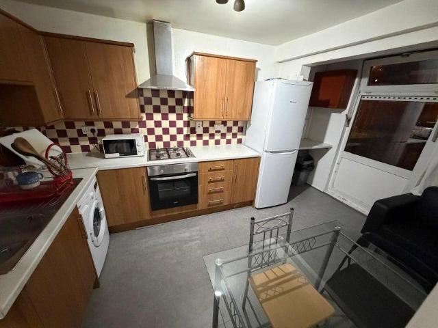 Augusta street, London, E14 1 bed in a house share to rent £900 pcm £208 pw