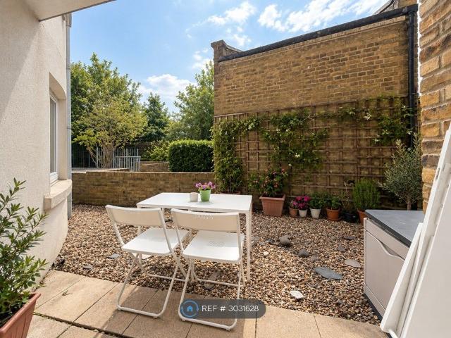 Augustine Bell Tower, London E3, 2 bed flat to rent, £2,750 pcm | PrimeLocation