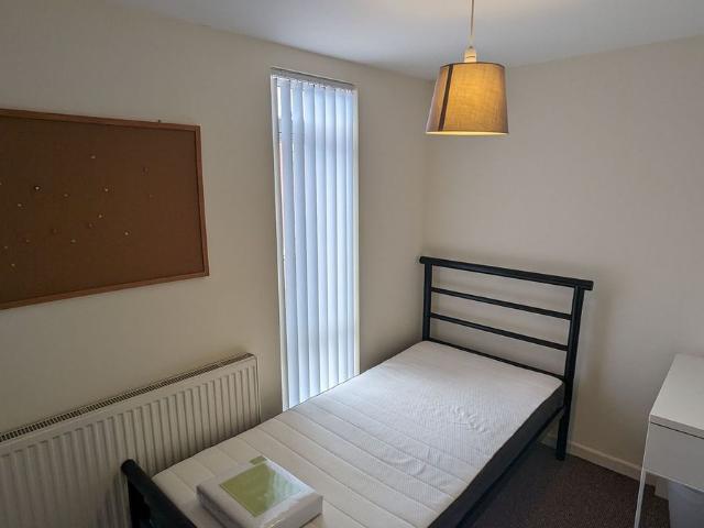 Aughton Street, Ormskirk L39, 2 bed flat to rent, £528 pcm | PrimeLocation