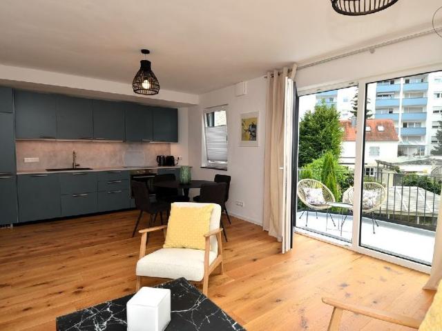 Augsburg City voll möblierte Maisonette Wohnung mit 2 Schlafzimmern und Balkon