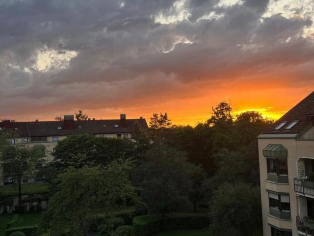 Augsburg Göggingen: 2 Zi & große Wohnküche, 2 Terrassen, Aufzug