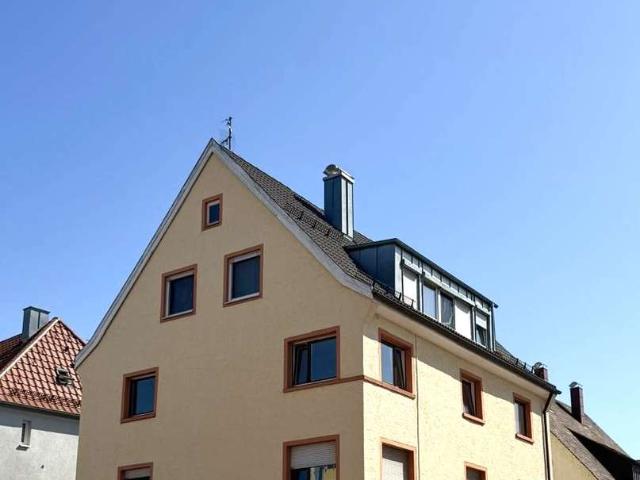 AUKTION: Großzügige 4 Zimmer Wohnung in zentraler Lage