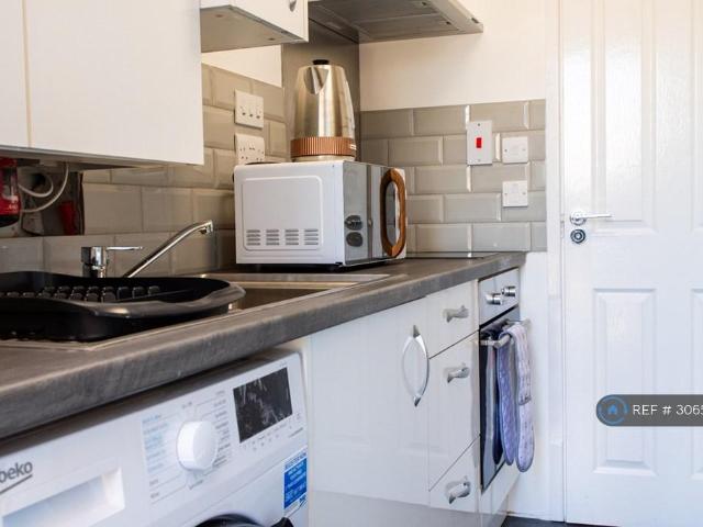 Aulton Drive, Sutton Coldfield, B75 Studio to rent £1,000 pcm £231 pw