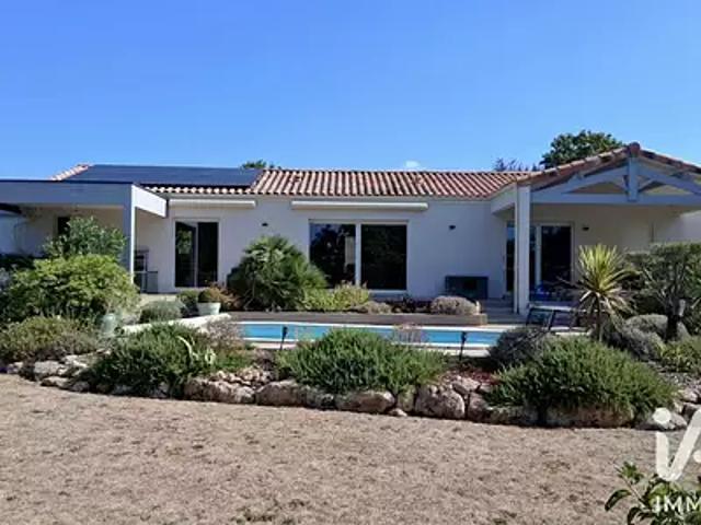 Aulnay 17470 Achat / Vente maison 5 pièces t5 piscine terrasse