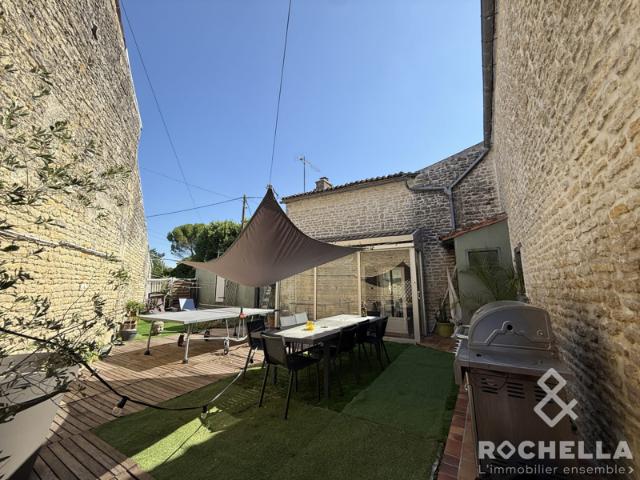 AULNAY MAISON FAMILLIALE AVEC UN GÎTE
