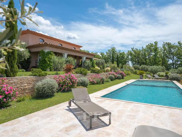 Aups Maison contemporaine de plain pied au calme absolu 261m² Aups
