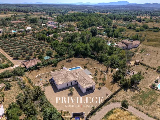 Aups — Exclusivité — Maison neuve avec piscine, prestations. 151m² Aups