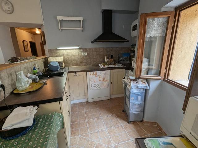 Aups, ensemble immobilier. 87m² Aups