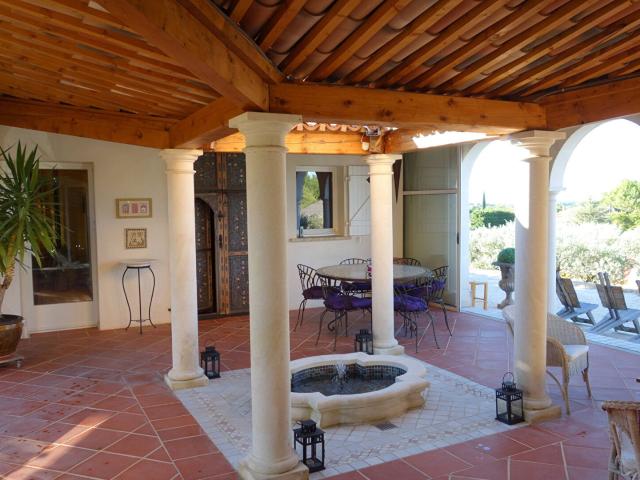 Aups, superbe propriété comprenant une villa d'architecte,u. 213m² Aups
