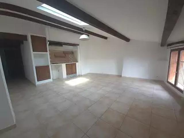 Aups 83630 Location appartement 3 pièces t3 au dernier étage