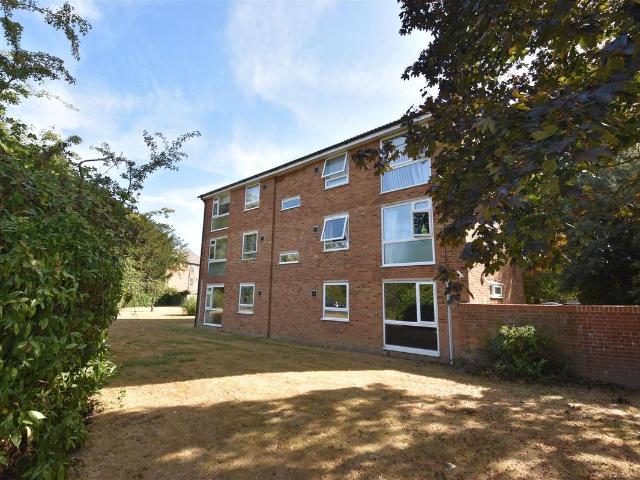 Aurum Close, Horley RH6, 1 bed flat to rent, £1,200 pcm | PrimeLocation