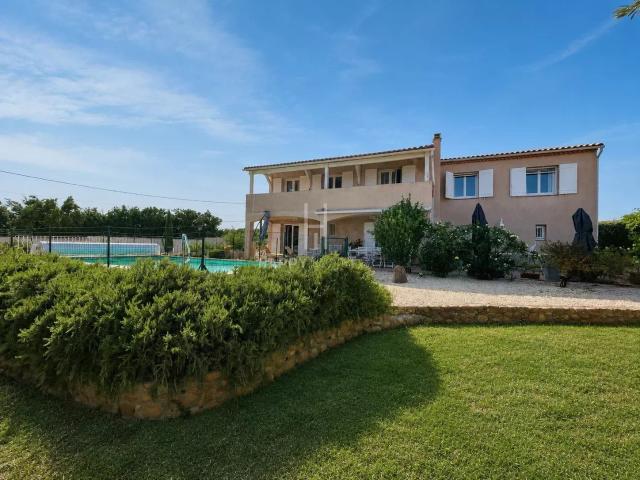 Aureille Maison familiale avec piscine 155m² Aureille