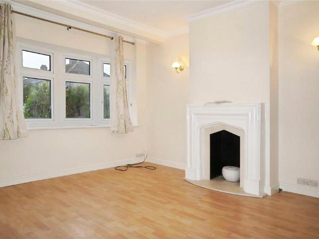 Auriel Avenue, Dagenham RM10 3 bed terraced house to rent £1,900 pcm £438 pw