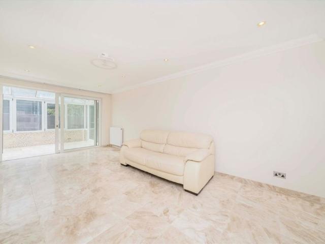 Auriol Close, KT4, London
