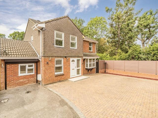 Auriol Close, Worcester Park KT4, 4 bed property to rent, £3,795 pcm | PrimeLocation