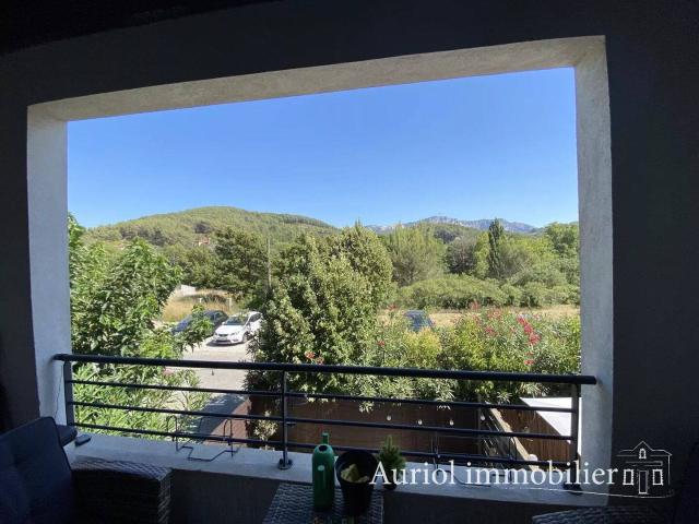 AURIOL T2 + mezzanine avec terrasse et parking