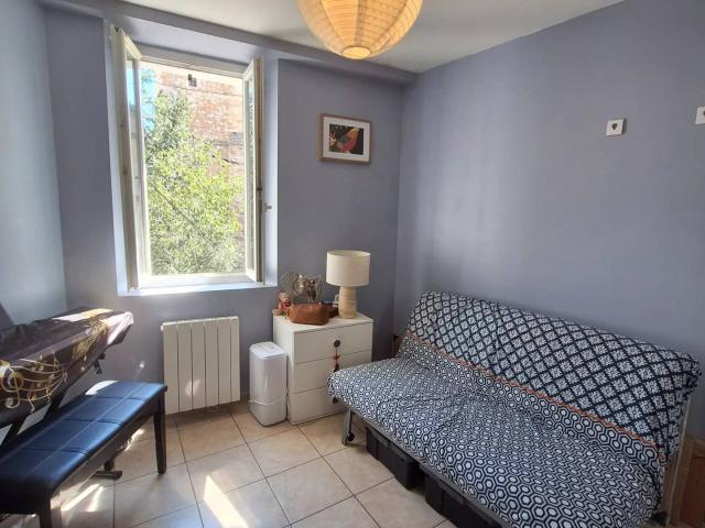 AURIOL T3 meublé moderne au coeur du village