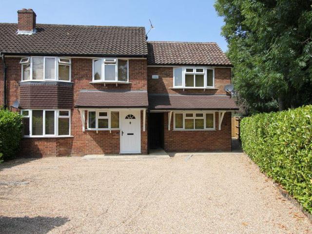 Austenwood Close, Chalfont St. Peter. 2 bed flat to rent £1,550 pcm £358 pw