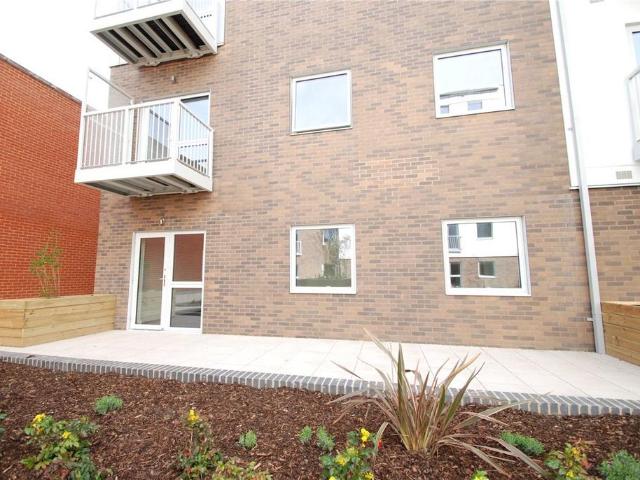 Austen House, Station View. 2 bed apartment to rent £2,000 pcm £462 pw