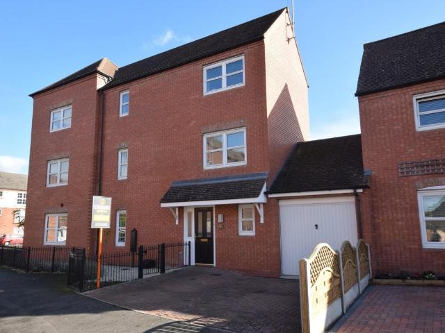 Austen Road, Stratford Upon Avon CV37 4 bed house to rent £1,595 pcm £368 pw