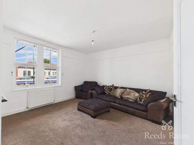 Austhorpe Road, West Yorkshire LS15 2 bed apartment to rent £825 pcm £190 pw