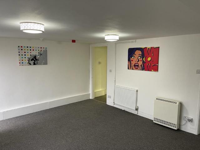 Austhorpe Road, Cross Gates 1 bed flat to rent £825 pcm £190 pw