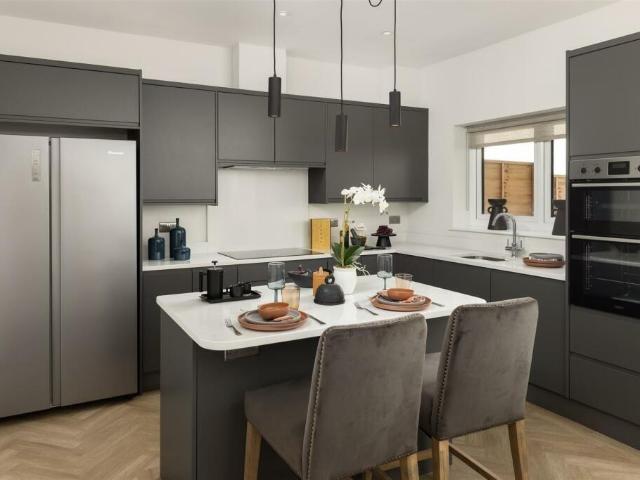 Austin Cl SE23 4 bed semi detached house to rent £3,650 pcm £842 pw