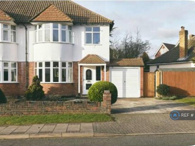 Austin Avenue, Bromley, BR2 3 bed semi detached house to rent £3,000 pcm £692 pw
