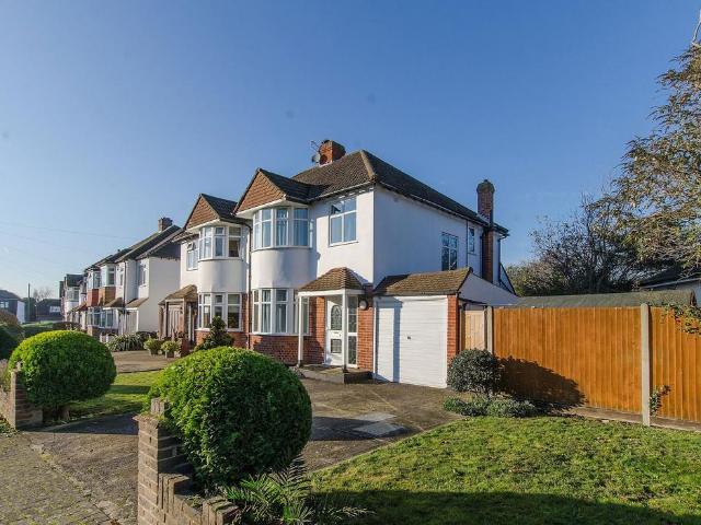 Austin Avenue, Bromley, BR2 3 bed semi detached house to rent £3,500 pcm £808 pw