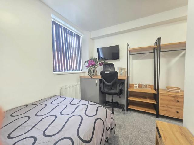 Austin Friars, Stafford, ST17 4AP 1 bed in a house share to rent £615 pcm £142 pw