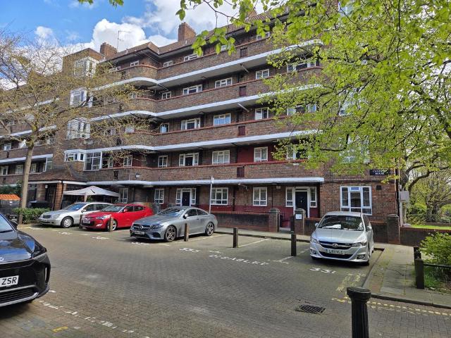 Australia Road, London W12 3 bed flat to rent £2,600 pcm £600 pw