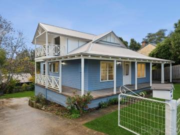Australian Country Style Living in the Heart of Daylesford