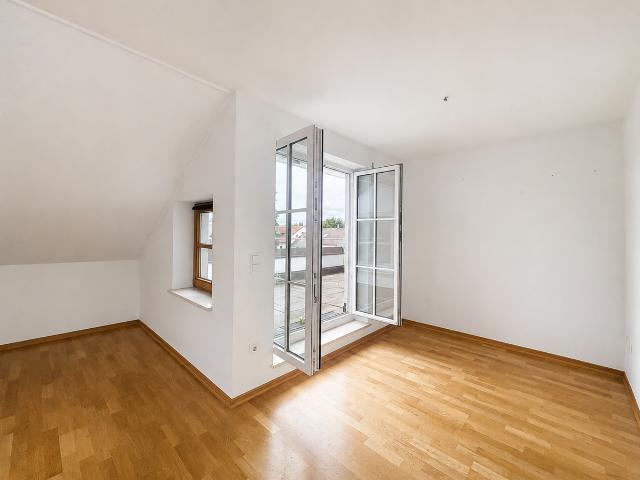 Aus eins mach zwei – Dachgeschosswohnung mit Teilungspotenzial in Mering