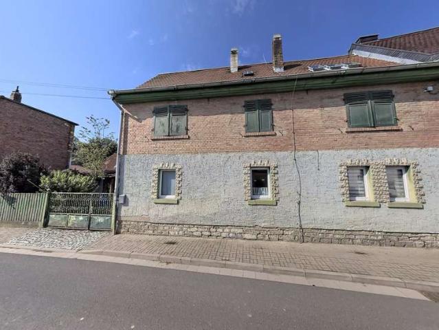 Ausbau Chance in Apolda: Entkerntes Reihenhaus Rohbau + Grundstück