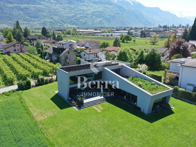Ausgezeichnete moderne Architektenvilla – 300 m² Wohnfläche auf einem 2 388 m² grossen Grundstück